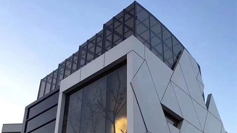 沈陽鋁單板幕墻廠家，塑造城市風(fēng)貌，展現(xiàn)品質(zhì)魅力！